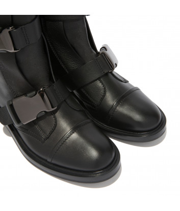 Кожаны ботинки Casadei 1R115N0201 с застежками черные