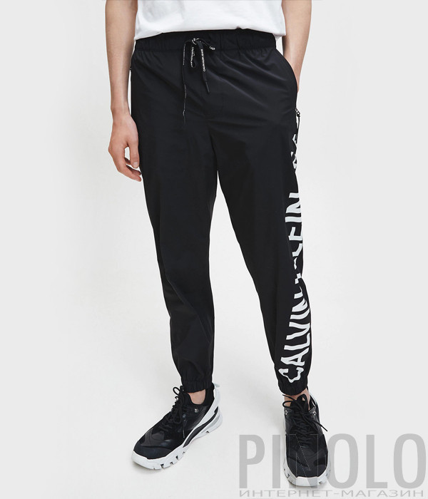 Спортивные штаны CALVIN KLEIN Jeans J30J316501 черные с надписями