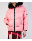 Розовый пуховик ERMANNO ERMANNO SCERVINO 47T PN01 VIN с черным мехом на капюшоне
