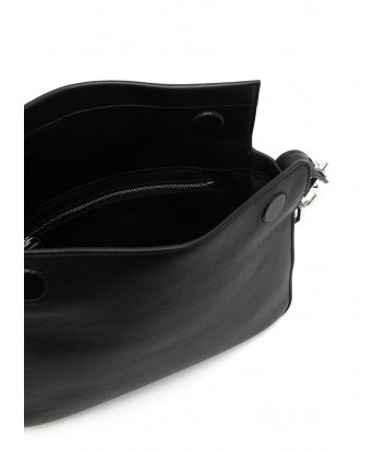 Кожаная сумка KARL LAGERFELD 211W3024 декорирована цепью и буквами черная
