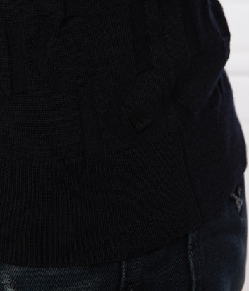 Джемпер KARL LAGERFELD 655058 512311 черный с тесненным принтом