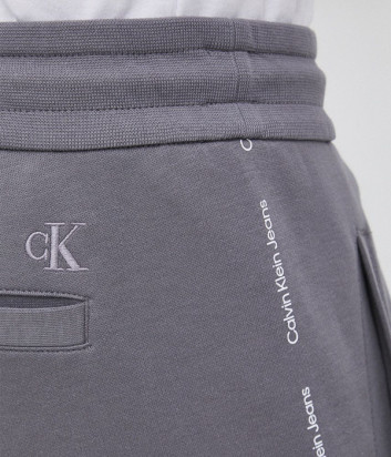 Спортивные брюки-джоггеры CALVIN KLEIN Jeans J30J319652 серые с логотипом