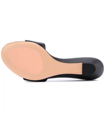 Кожаные босоножки ATTILIO GIUSTI LEOMBRUNI (AGL) 687002 с декором черные