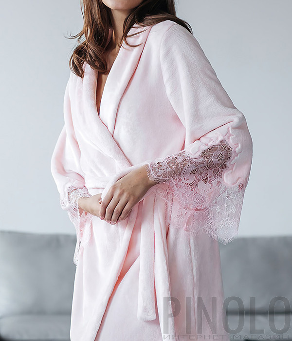 Длинный махровый халат FELENA Ballet Pink 438 декорирован кружевом