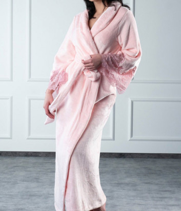Длинный махровый халат FELENA Ballet Pink 438 декорирован кружевом
