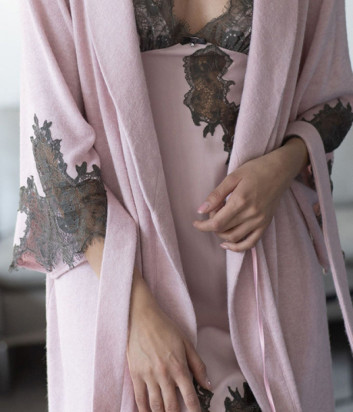 Длинный халат FELENA Rose Quartz 438 декорирован кружевом