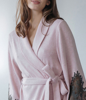 Длинный халат FELENA Rose Quartz 438 декорирован кружевом