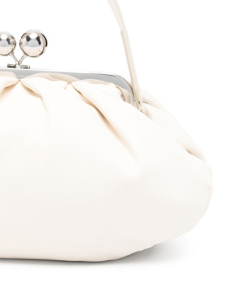 Мягкая кожаная сумка WEEKEND Max Mara CUBICO Pasticcino Bag Medium белая