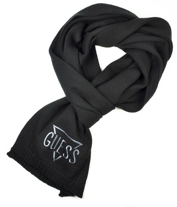 Теплый мужской шарф Guess с серебристой вышивкой бренда черный