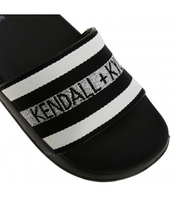 Черные шлепанцы Kendall+Kylie с контрастным лого